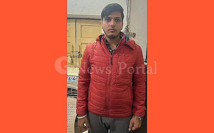 एसीबी ने रिश्वत लेते हुए बाबू को रंगे हाथों पकड़ा