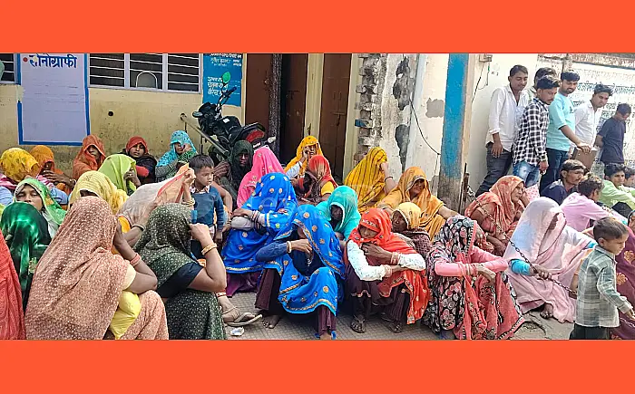 भाई दूज पर हादसा, डम्पर की टक्कर से युवक की मौत; मुआवजे और नौकरी की मांग के बाद बनी सहमति 😔