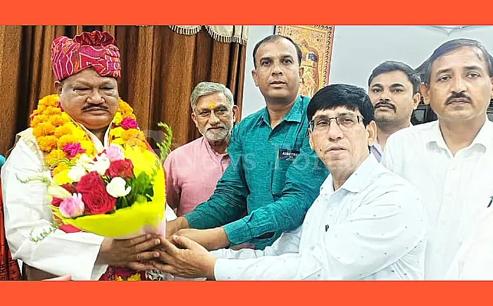 कोटा रेल मंडल में जातीय द्वेष से तबादलों पर रोक, एससी-एसटी एसोसिएशन ने मंत्री को सौंपा ज्ञापन