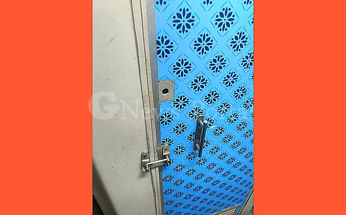 रेलवे की बड़ी लापरवाही: चलती ट्रेन के शौचालय में फंसे रहे पूर्व CM के मीडिया सलाहकार, दरवाजा तोड़कर निकाला बाहर