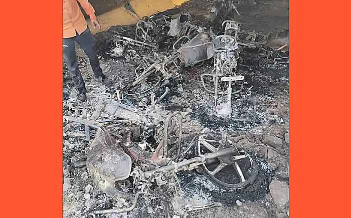 दरा बाइक अग्निकांड: 24 घंटे बाद भी बरकरार है रहस्य; RPF खाली हाथ, ट्रैकमैनों ने नहीं दर्ज कराई FIR