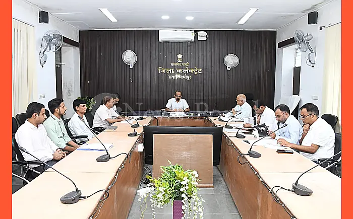 जिला कलेक्टर ने ली बिजली विभाग की बैठक: उपभोक्ताओं की समस्याओं का जल्द समाधान करने के निर्देश