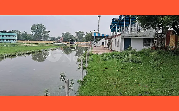 रेलवे ग्राउंड में ड्रेनेज सिस्टम फेल, बारिश का पानी भरने से कर्मचारी परेशान