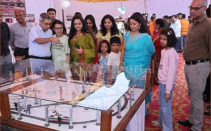 रेल सप्ताह समारोह में डीआरएम ने 38 कर्मचारियों को किया सम्मानित