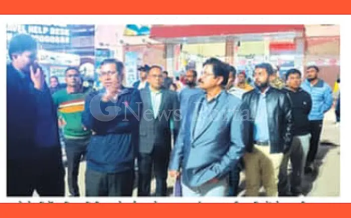 स्टेशन की अव्यवस्थाओं पर डीआरएम ने की अधिकारियों की खिंचाई, देर रात किया स्टेशन का निरीक्षण