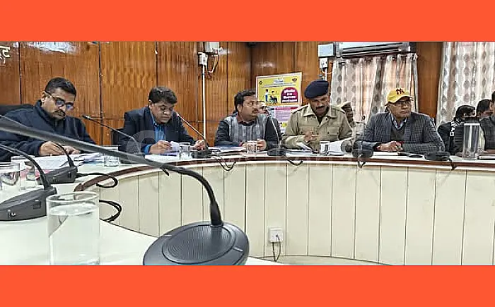 जिला पर्यावरण समिति की बैठक में प्रदूषण नियंत्रण पर जोर