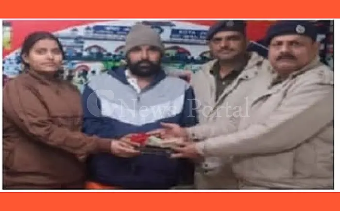 ईमानदारी की मिसाल: कोटा स्टेशन पर महिला भूल गई ₹2.70 लाख के गहनों वाला पर्स, आरपीएफ ने सुरक्षित लौटाया