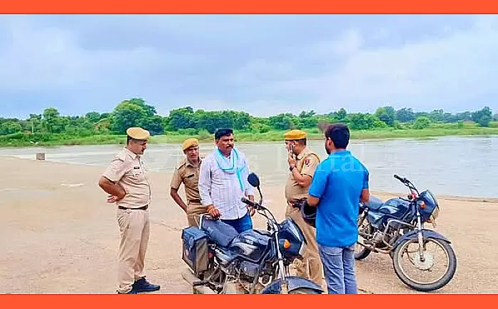 कटकड़ की गंभीर नदी पुलिया पर तेज़ बहाव: हिंडौन सदर पुलिस की आमजन से चौकस रहने की अपील