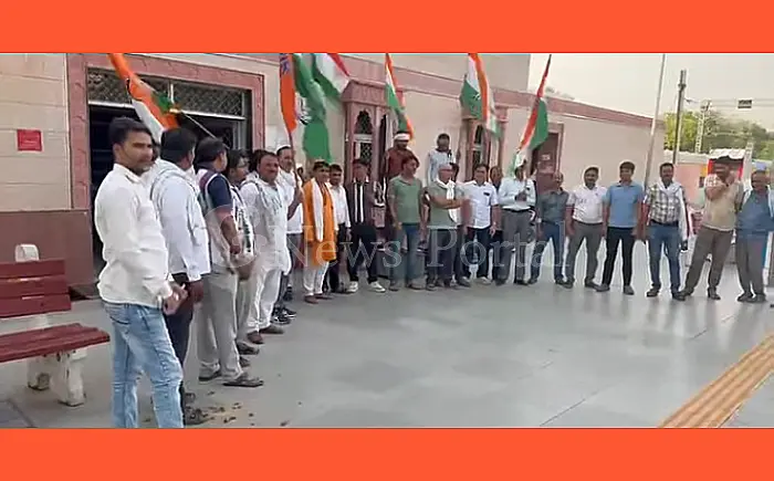 गंगापुर सिटी: आगरा-असारवा ट्रेन की वर्किंग को लेकर बढ़ा विवाद; रनिंग स्टाफ का 5 दिनों से प्रदर्शन जारी