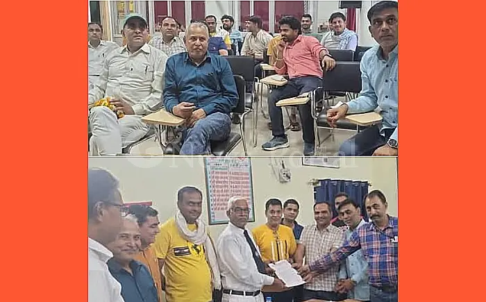 गंगापुर के गार्डों ने ट्रेनों का वर्किंग देने की उठाई मांग, सीनियर डीओएम को सौंपा ज्ञापन