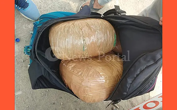 दो रेल यात्रियों से ₹1.41 लाख का गांजा बरामद, दोनों गिरफ्तार