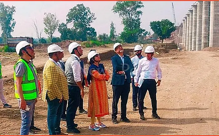GM शोभना बंदोपाध्याय ने किया रामगंजमंडी-भोपाल नई रेल लाइन का निरीक्षण, नेवज ब्रिज का अवलोकन