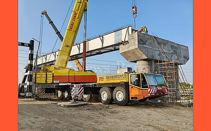 देईखेड़ा ओवरब्रिज के लिए डाले गए भारी-भरकम गर्डर, 3 घंटे थमा रहा रेल यातायात