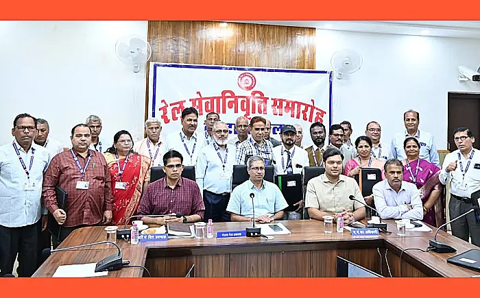 पश्चिम-मध्य रेलवे से 90 रेलकर्मियों की ससम्मान विदाई: कोटा मंडल के 23 कर्मचारी हुए सेवानिवृत्त