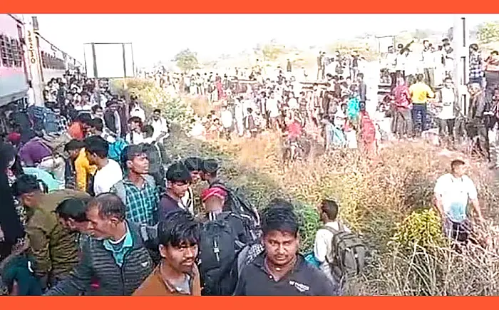 भीषण रेल हादसा, पुष्पक एक्सप्रेस में आग लगने की अफवाह के बाद भगदड़, कई यात्रियों की मौत