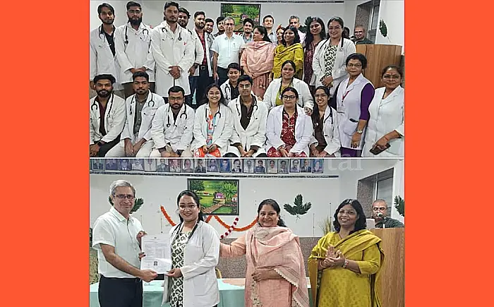 रेलवे अस्पताल में 17 मेडिकल स्टूडेंट्स की इंटर्नशिप पूरी, डीआरएम ने बांटे सर्टिफिकेट