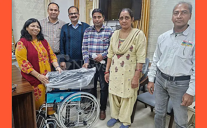 जयपुर बैंक ने रेलवे अस्पताल को भेंट की व्हीलचेयर