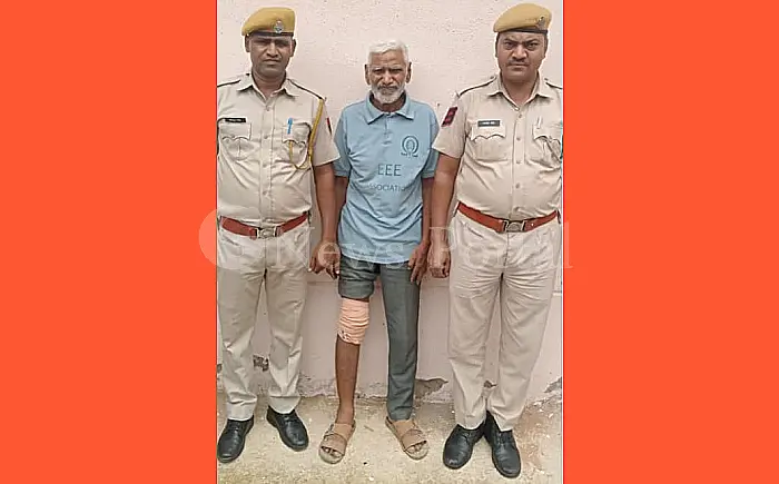 कैलादेवी पुलिस ने अवैध धारदार छुरा लेकर घूम रहे शख्स को किया गिरफ्तार