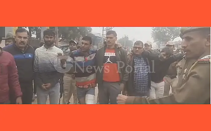 नाबालिग का अपहरण: पुलिस ने आरोपियों को निकाला सरेआम जुलूस