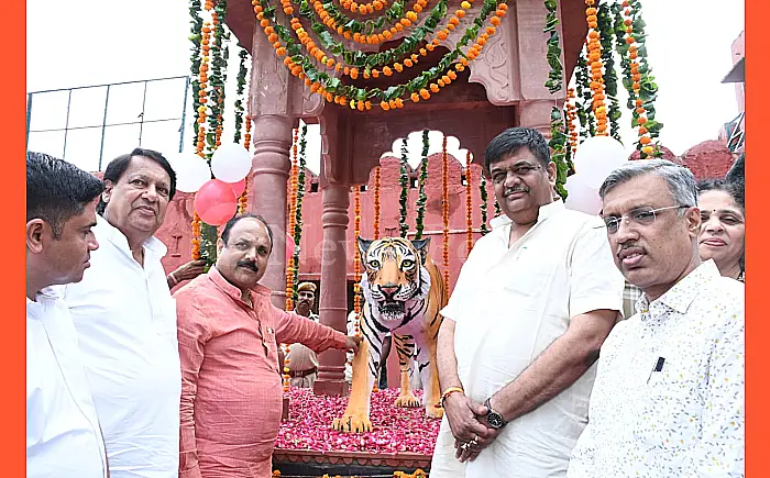 "लेडी ऑफ द लेक्स" रणथंभौर की रानी बाघिन मछली (टी-16) को समर्पित स्मारक का अनावरण: वन मंत्री ने दी भावभीनी श्रद्धांजलि