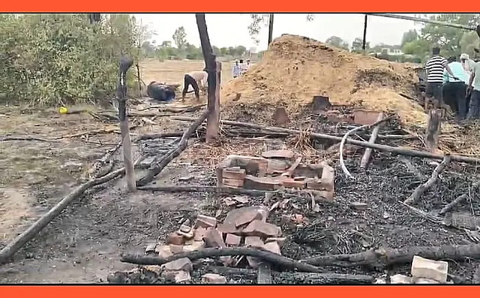 जलोखरा गांव में भीषण आग का तांडव: 5 मवेशियों की मौत, लाखों का सामान खाक- गंगापुर सिटी