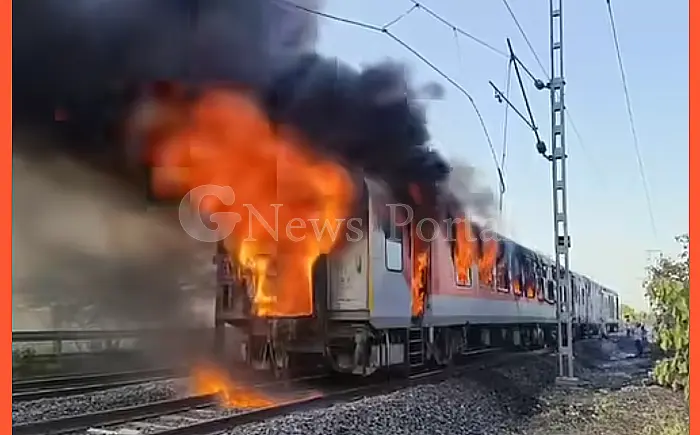 कोटा मंडल में राजधानी एक्सप्रेस में भीषण आग: थर्ड एसी कोच जलकर खाक, बाल-बाल बचे 68 यात्री, लाखों का सामान स्वाहा