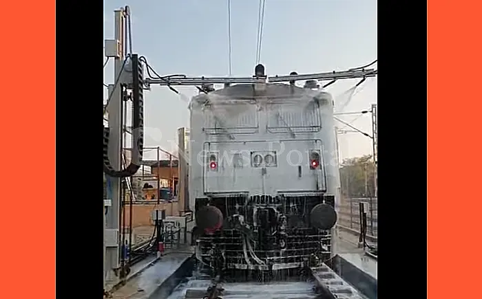 भारतीय रेलवे की नई उपलब्धि: तुगलकाबाद में देश का पहला ऑटोमेटिक इंजन वाशिंग प्लांट स्थापित
