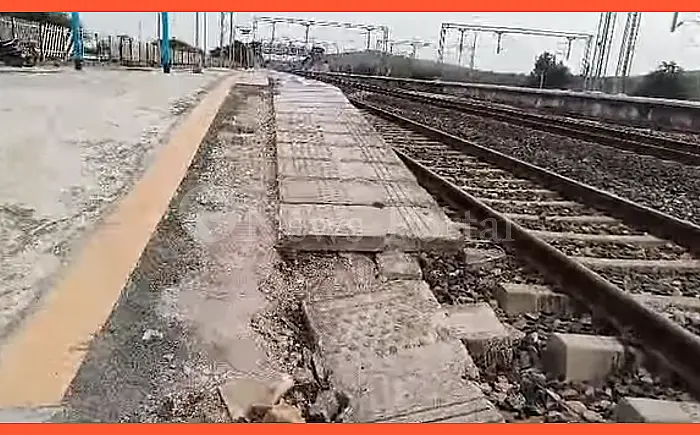 करोड़ों के नए स्टेशनों की बिगड़ी रंगत; उखड़ी टाइलें, दीवारों में दरारें और रेल आवासों पर ठेकेदारों का 'कब्जा'