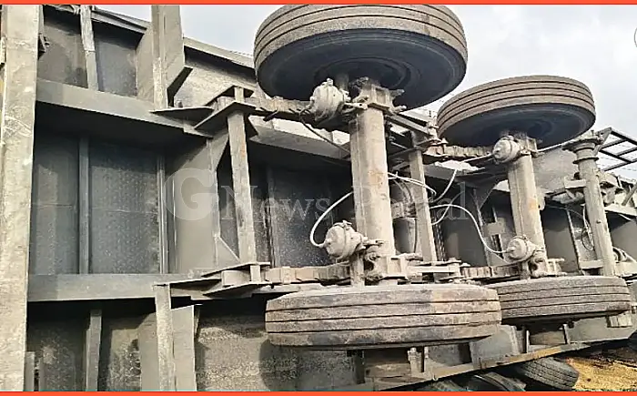 दर्दनाक हादसा: ट्रोला की कमानी बदलते समय पलटा ट्रक, मिस्त्री की दबकर मौत, परिवार में मातम
