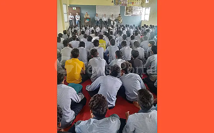 पुलिस का साइबर जागरूकता अभियान: छात्रों को दी साइबर अपराधों से बचाव की जानकारी