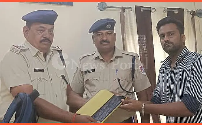 आरपीएफ ने निभाई ईमानदारी: यात्री का छूटा ₹2 लाख का लैपटॉप बूंदी में लौटाया