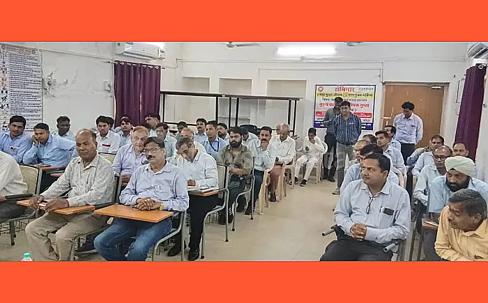 रेलवे में रनिंग स्टाफ के लिए नशामुक्ति और तनाव प्रबंधन पर सेमिनार