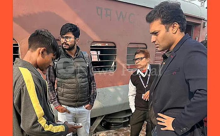 सीनियर डीसीएम ने ट्रेन में चलाया जांच अभियान, पकड़ा अवैध वेंडर; डीआईजी के दौरे का भी असर नहीं!