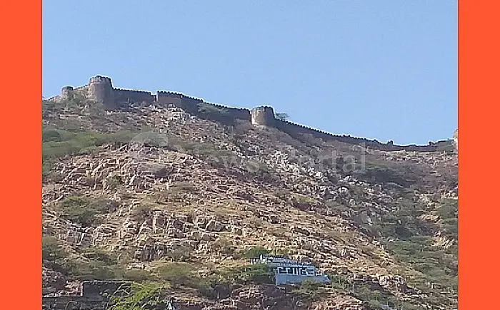 बौंली के ऐतिहासिक विजयगढ़ किले का अस्तित्व खतरे में, संरक्षण का ज़िम्मेदार कौन?