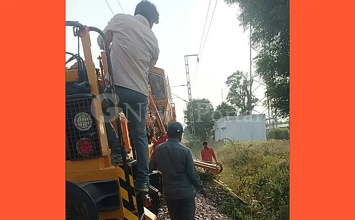 संवेदनहीनता की पराकाष्ठा: मां की मौत पर कर्मचारी के लिए नहीं रोकी गई दयोदय ट्रेन, क्योंकि सवार थे मुख्य वाणिज्य प्रबंधक! 😠