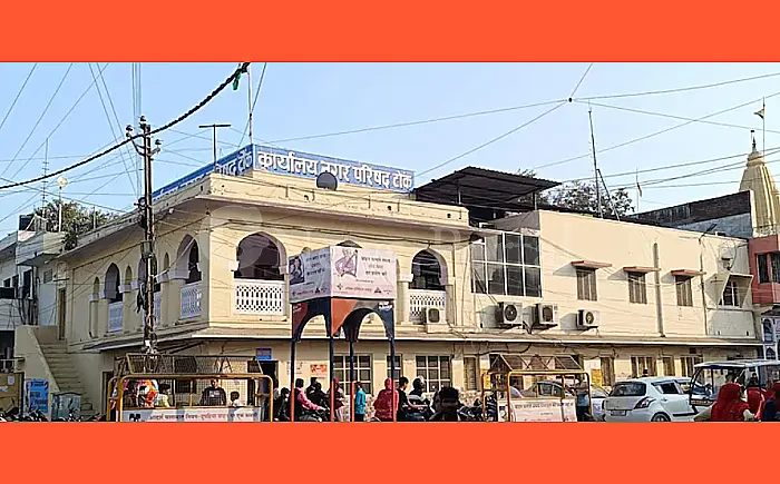 अधिकारी ने महिला स्टाफ को किया मैसेज-"मिलकर नहीं चलोगी तो सस्पेंड कर दूंगा", देर रात मांगने लगा फोटो