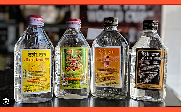 प्रिंटिंग प्रेस छाप रही थी शराब की बोतल के अवैध लेबल, घूमर और GSM