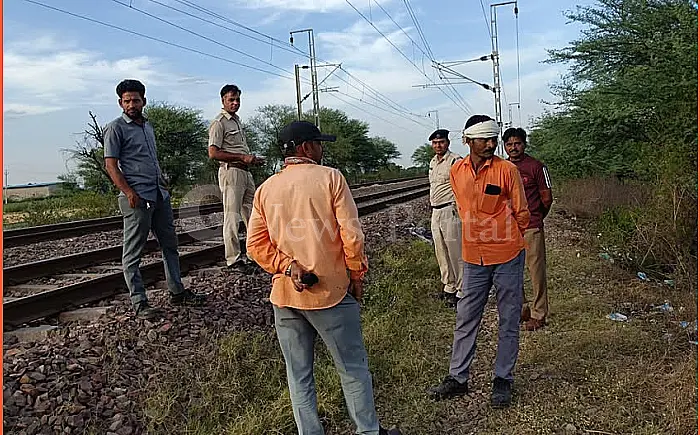 अरनेठा स्टेशन के पास दर्दनाक हादसा: ट्रेन के आगे कूदकर वृद्ध ने दी जान, 15 मिनट खड़ी रही स्पेशल ट्रेन