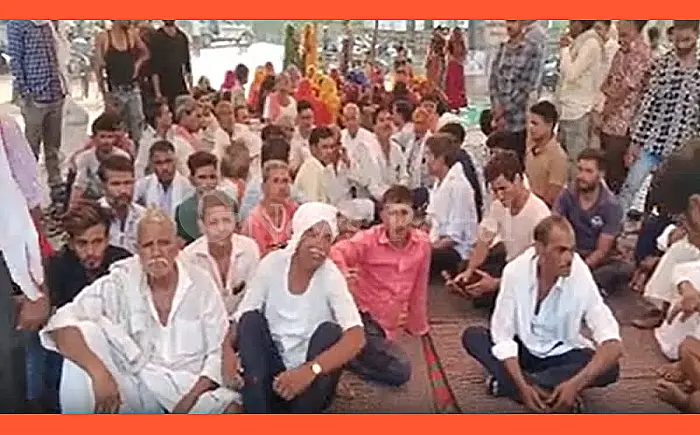 रणथंभौर में टाइगर हमले के बाद ग्रामीणों का धरना जारी, 8 सूत्री मांगों पर अड़े ग्रामीण
