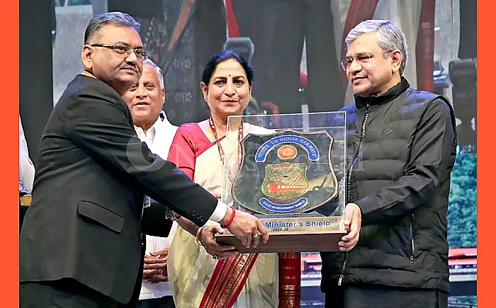 पश्चिम-मध्य रेलवे का राष्ट्रीय स्तर पर जलवा: रेल मंत्री ने सौंपी 'ओवरऑल दक्षता शील्ड', कोटा के पीयूष शर्मा भी सम्मानित